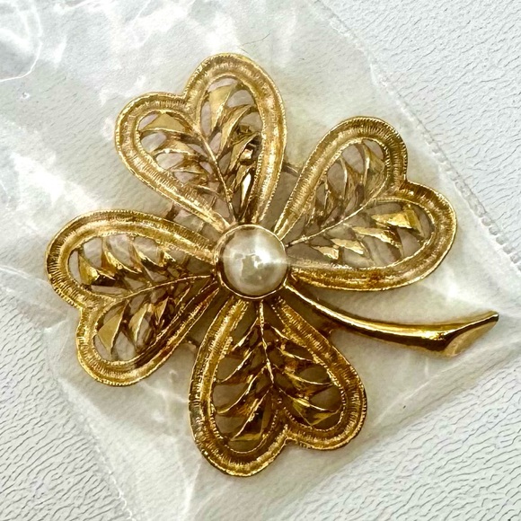 🟢 5/$20 VTG Gerry’s Gold 4-Leaf Clover Brooch Pearl SIGNED Pin Boho Four Leaf - Picture 12 of 13